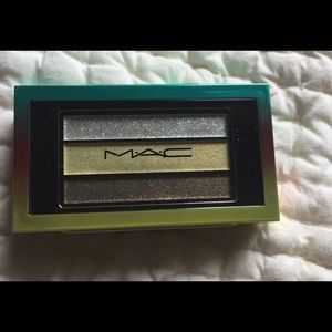 MAC VELUXE PEARLFUSION SHADOW in Green Clean